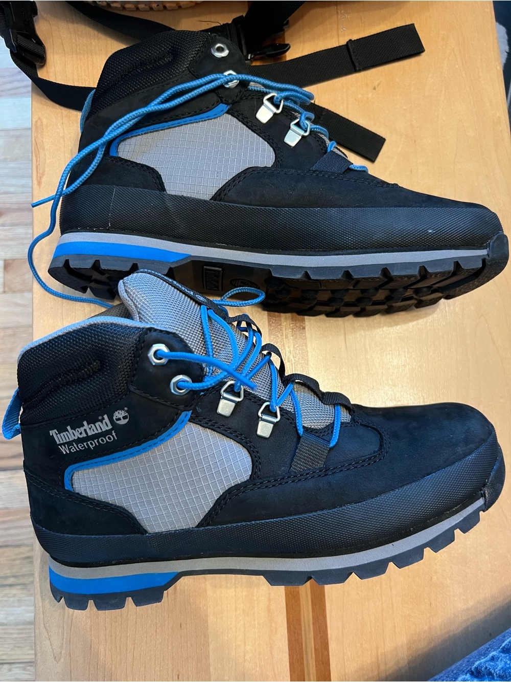 Women’s Timberland Euro Hiker Reimagined Waterproof size 8.5